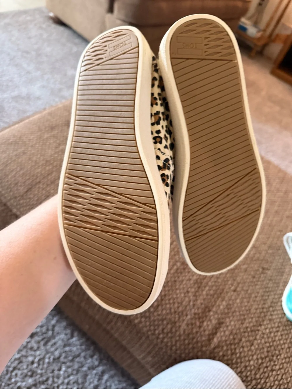 Women’s Tom’s size 7.5